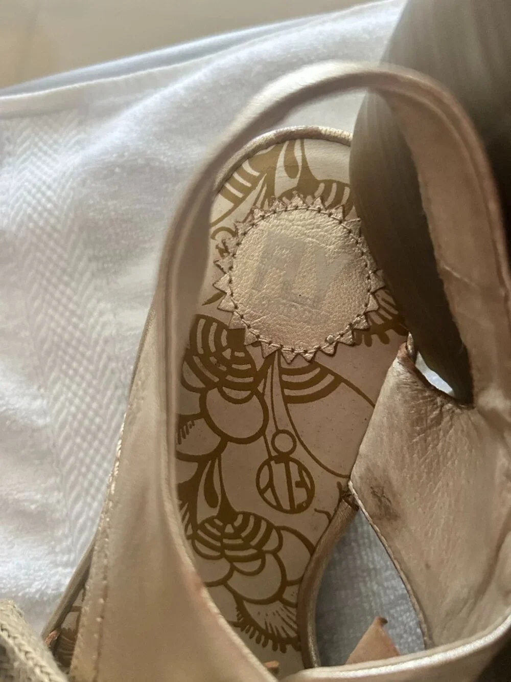 FLY LONDON SHOES - Picture 3 of 4